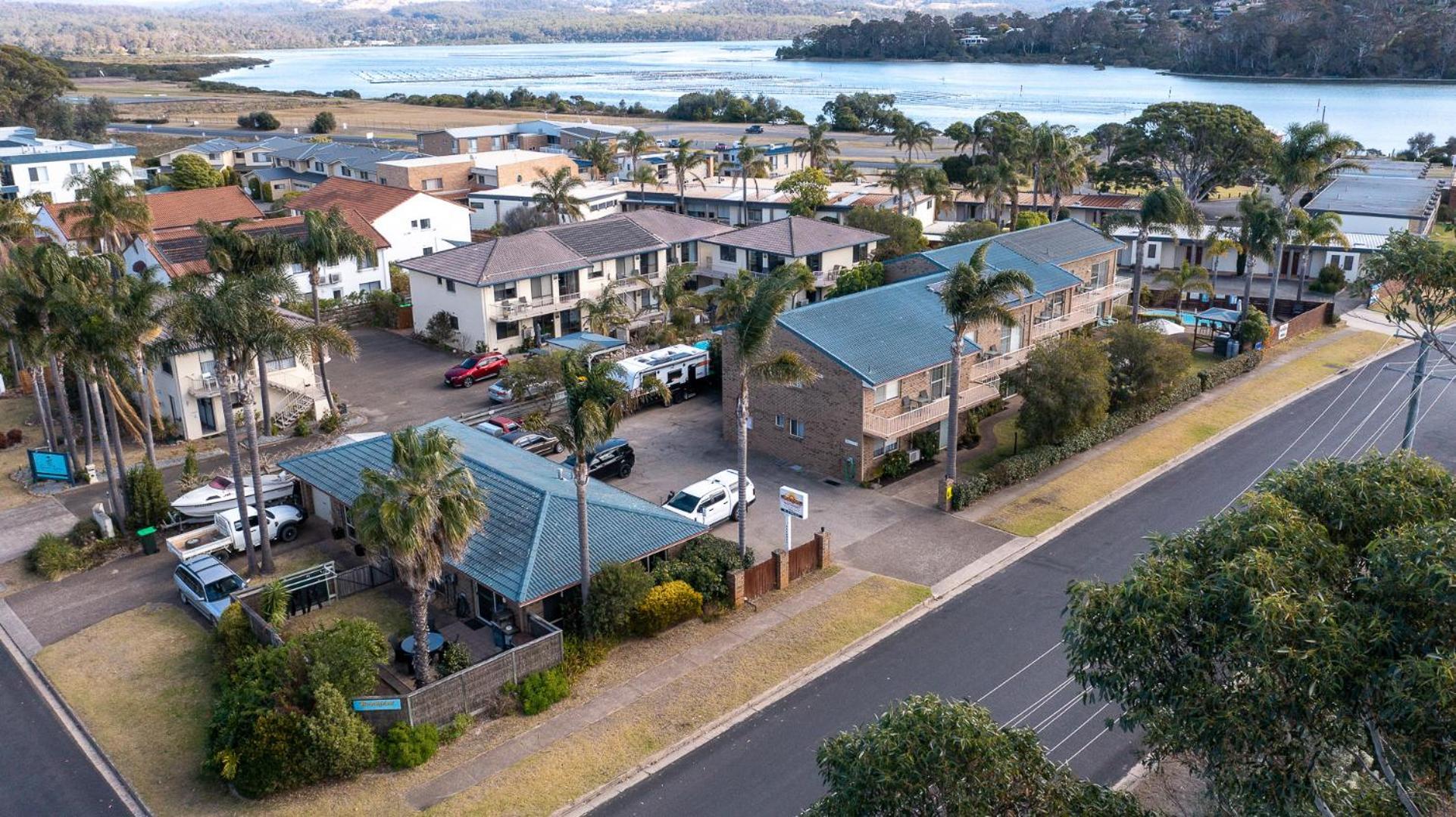 Beachfront Apartments Меримбула Экстерьер фото